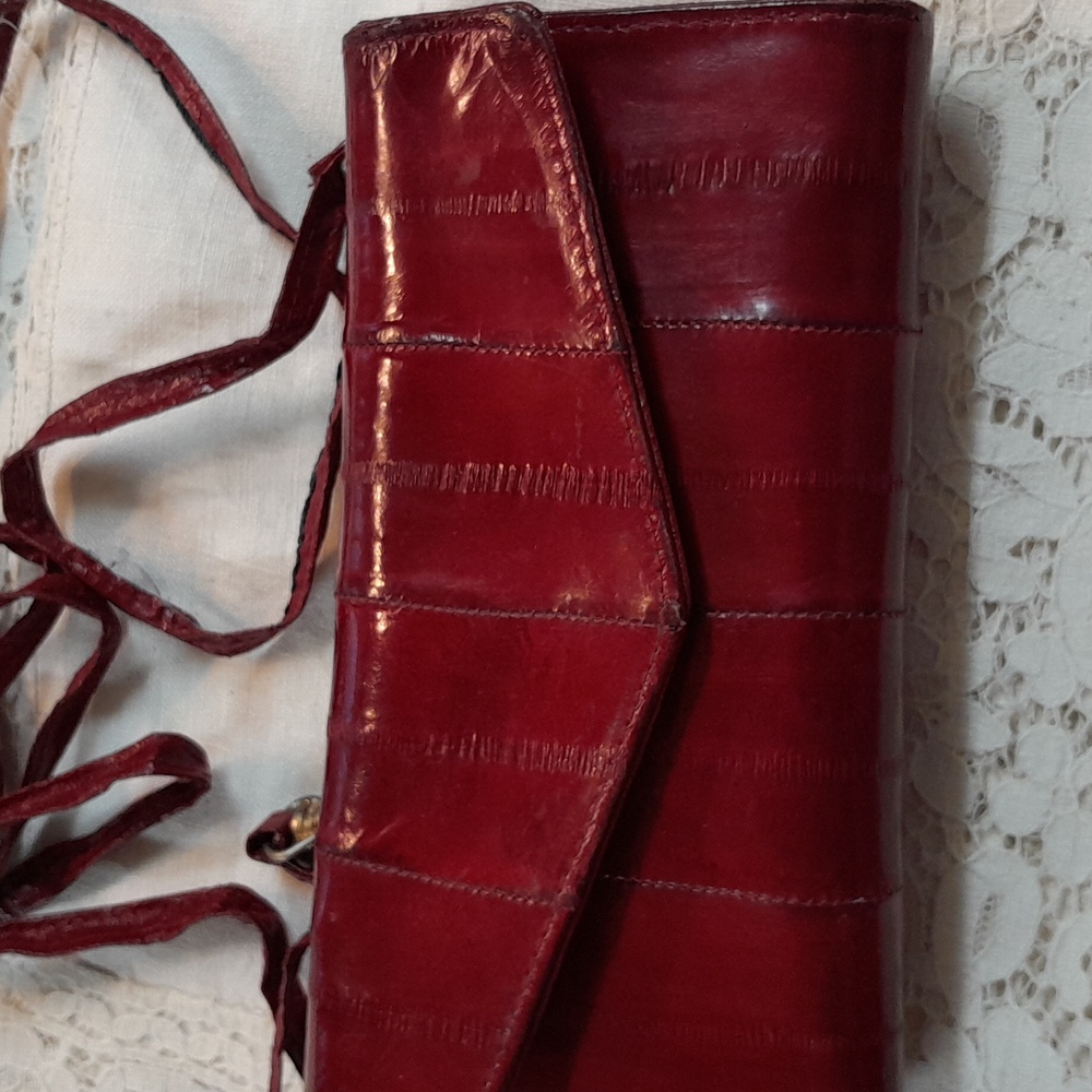 Red ell skin Wallet with attached chain compartment preowned  good condition.